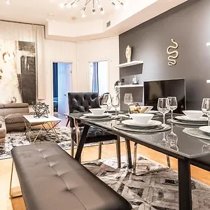  Apartment Spacious 2 Bedroom In The Heart Of Canada