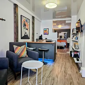 Place Des Arts By Hebergements Dcl Apartment