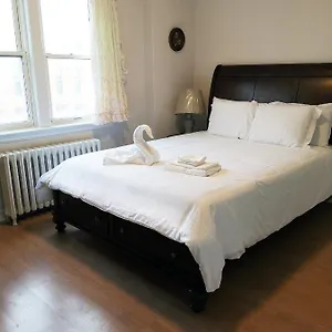 Séjour chez l'habitant Cozy Private Rm Heart Of North York Free Parking Full Kitchen Close To Downtown Toronto